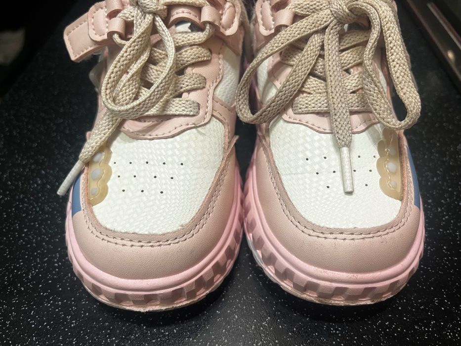 Кросівки для дівчинки 27 р