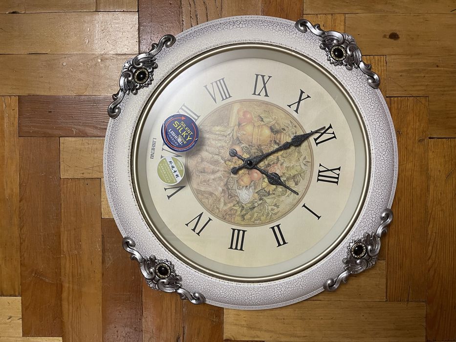 Годинник настінний новий