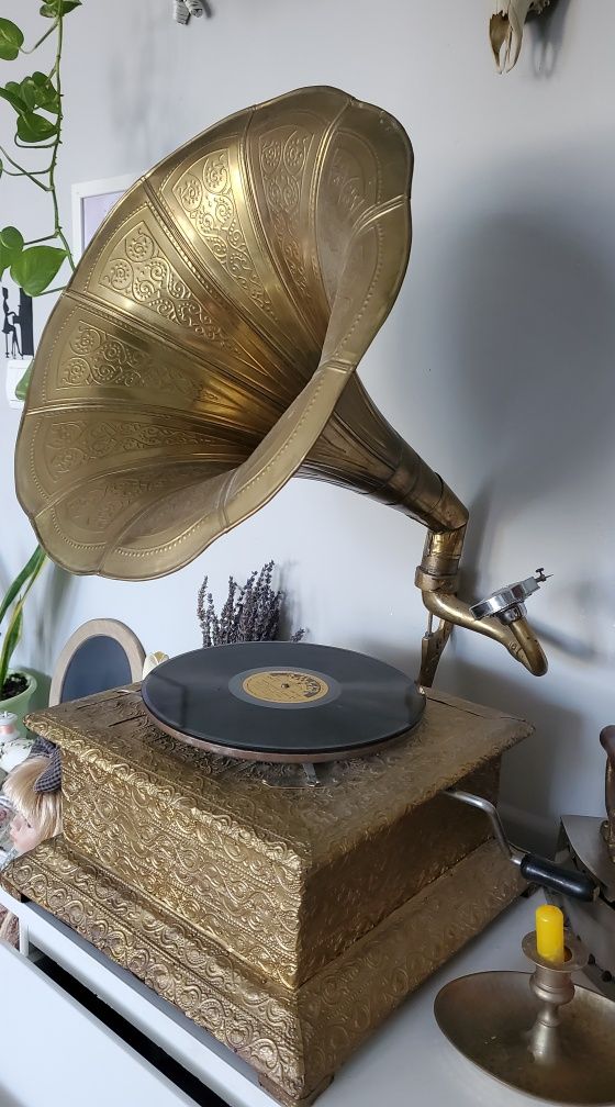 Gramofon ~ tuba ~ lata 70 ~ złoty ~ retro