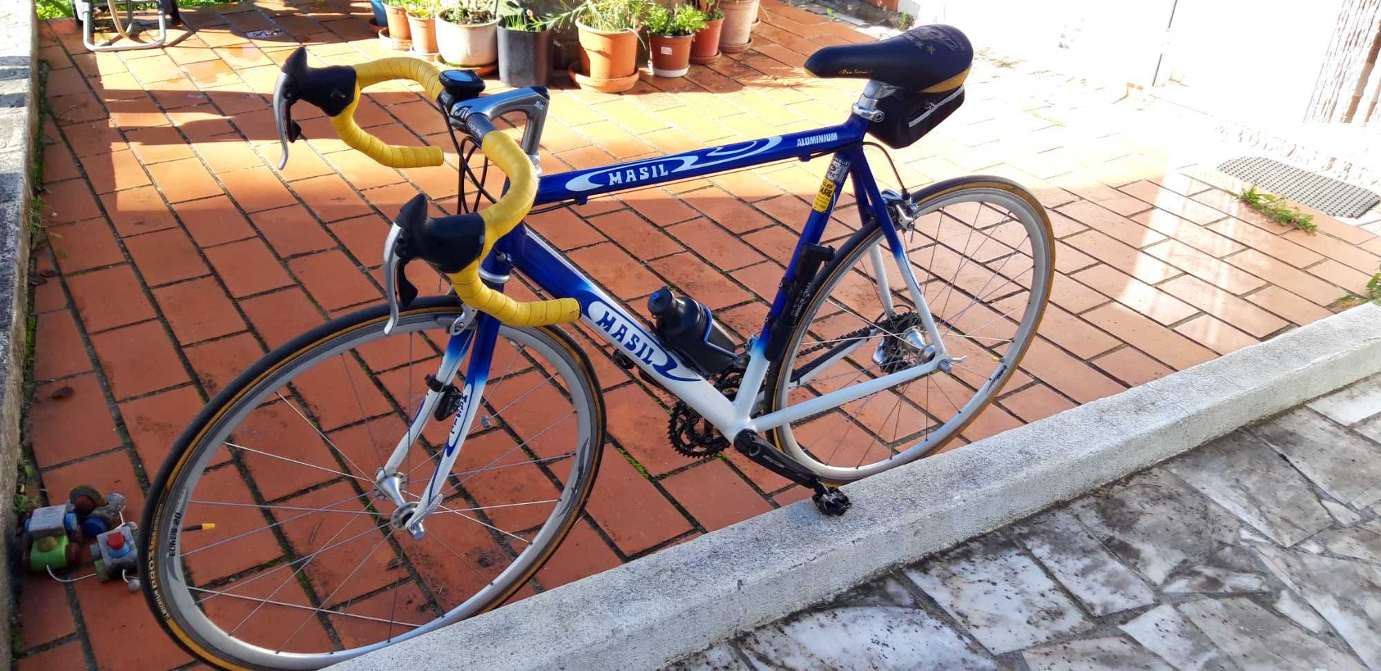 Bicicleta em bom estado de conservação.