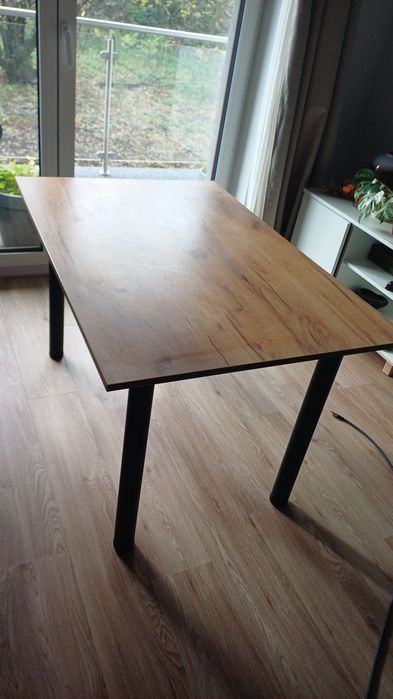 Piękny stół drewniany  z metalowymi czarnymi nogami 120x80cm