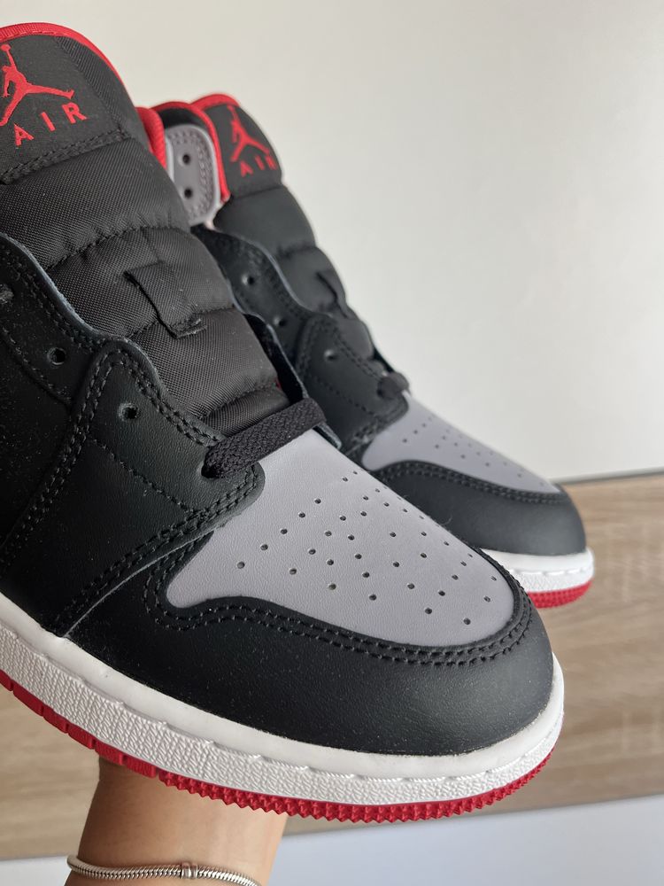 Jordan 1 mid Bred Shadow