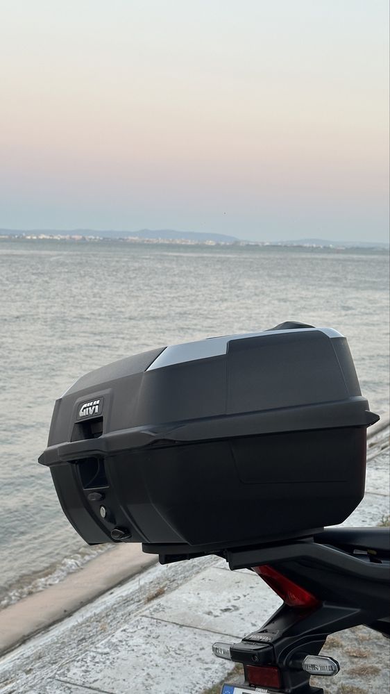 Honda NX500 com TopCase Givi 46L