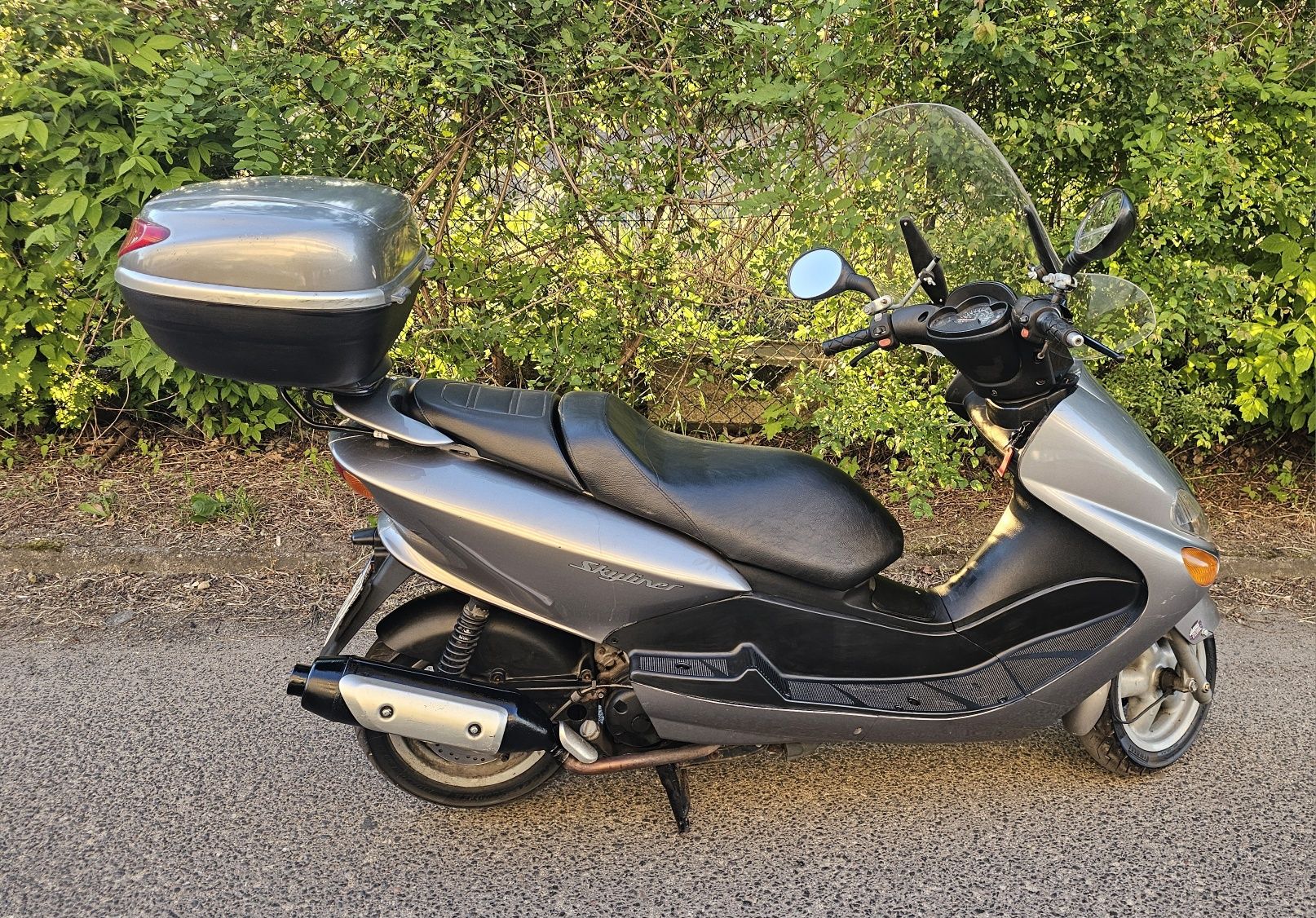 Yamaha 125 Skyliner kufer szyba