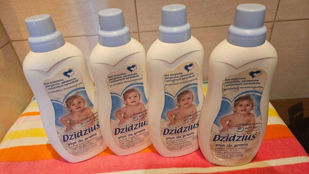 Dzidziuś płyn do prania pieluchy odzieży niemowląt pielucha oliwka