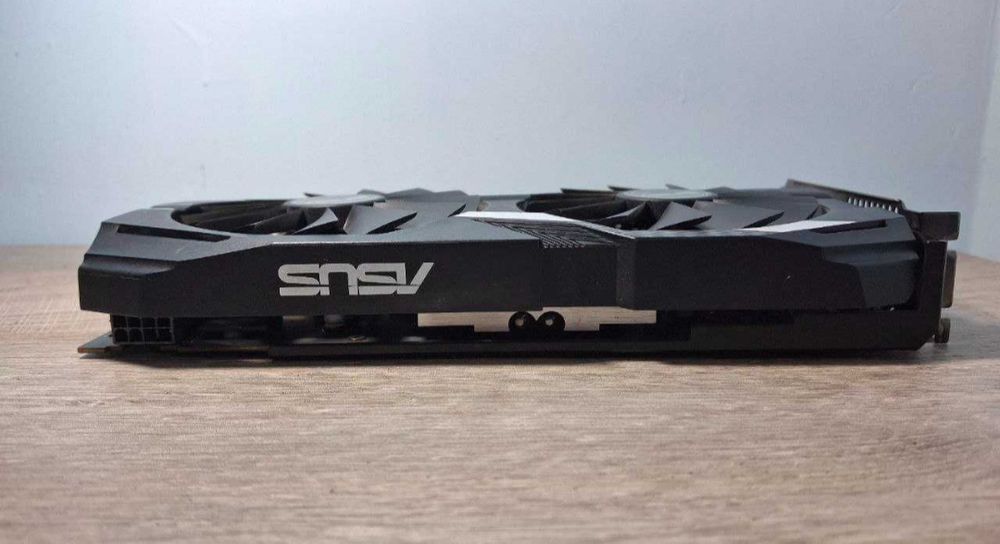 ASUS Dual Radeon RX 580 4GB GDDR5
Потужна відеокарта середнього класу,