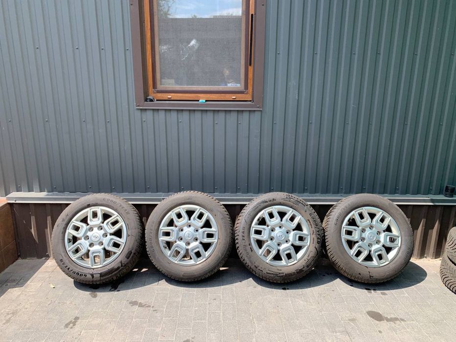 Колеса шини Hyundai Staria комлект коліс 215/55 R17