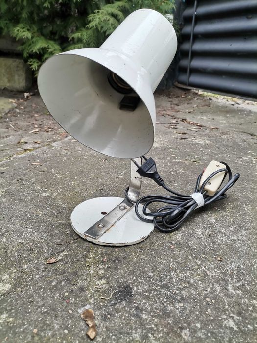 Lampy warsztatowe z Sochaczewa PRL