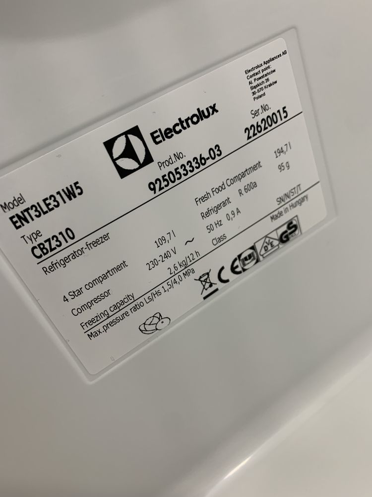 Холодильна камера Electrolux 2022р білий  холодильник