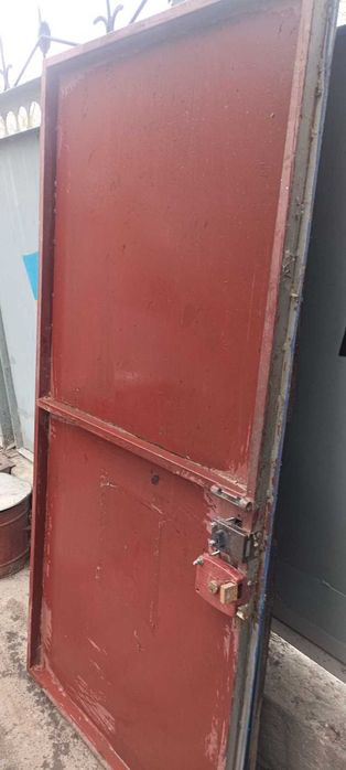 Металлические двери Б/у в хозблок гараж