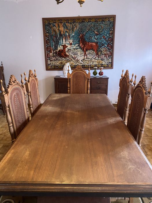 Venda de Estante de madeira com mesa e cadeiras