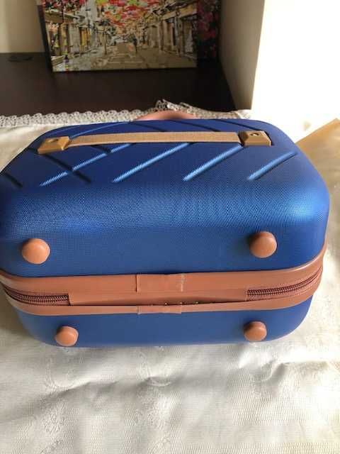 Дорожный бьюти-кейс (сумка, ручная кладь) с креплением к чемодану