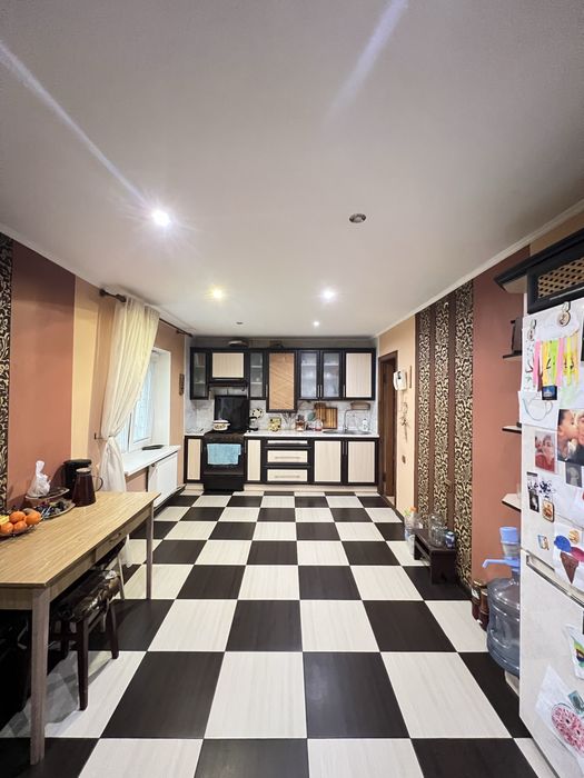 В продажу 4 к к в Варварівці з косметичним ремонтом