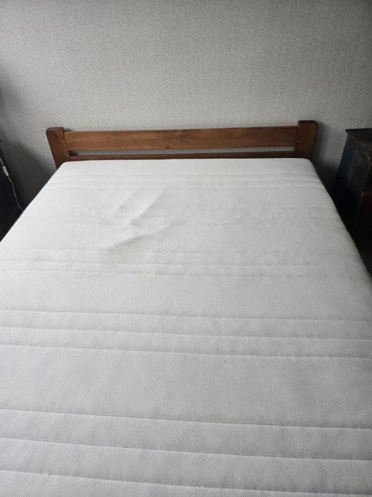 Łóżko i materac do spania 160x200