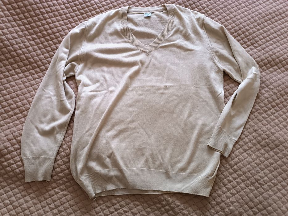 Beżowy sweter męski