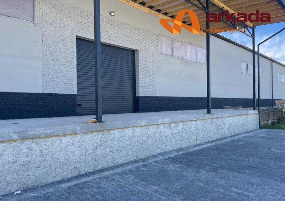 Продається велике складське приміщення з усіма зручностями