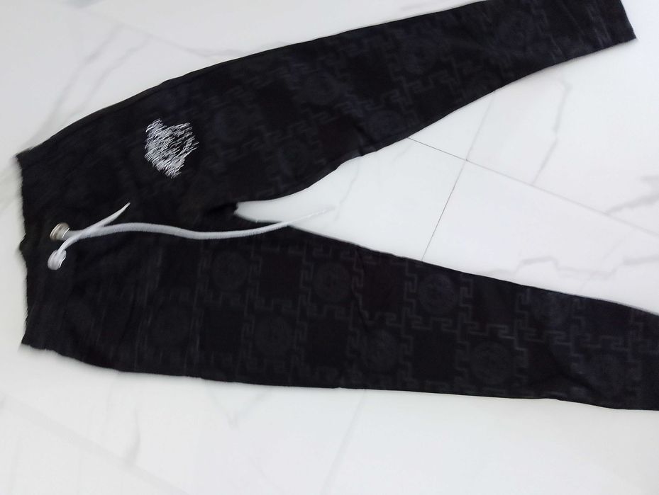 Spodnie dresowe czarne na Versace M