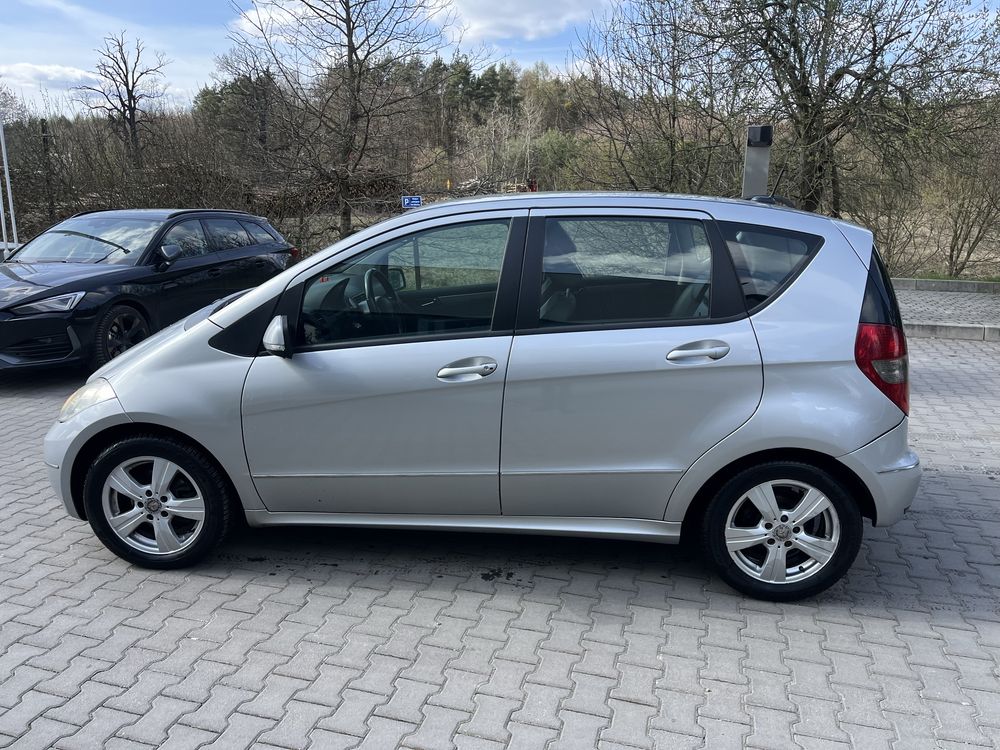 MERCEDES A180 LIFT SERWIS. Automat. Nawigacja. Skora. Bez korozji.