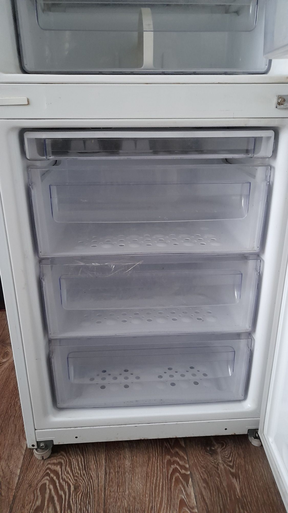 Холодильник двокамерний SAMSUNG модель RL38ECSW