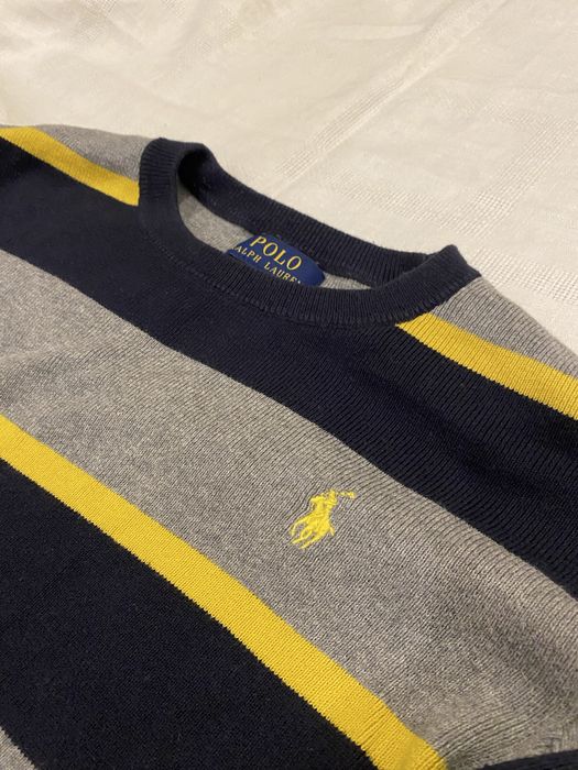 Кофта POLO, розмір М в чудовому стані все дуже гарно прошито.