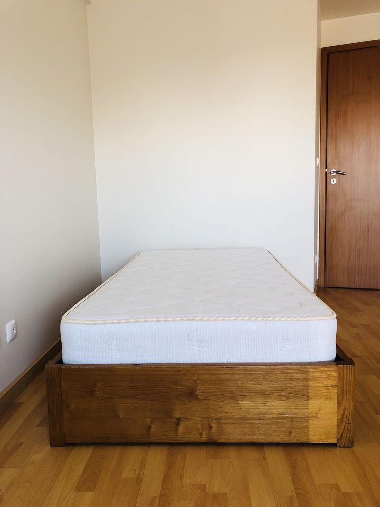 Cama Sommier de solteiro em madeira maciça com colchão
