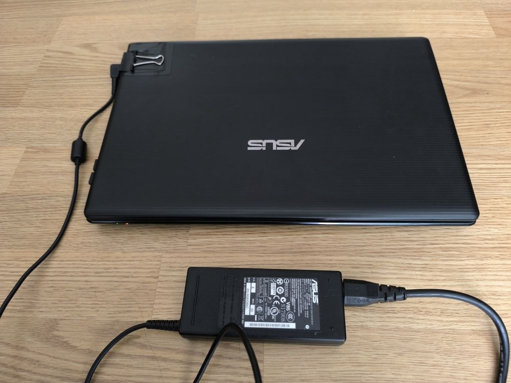 Ноутбук ASUS X55C — на ремонт або запчастини (екран, зарядка є)