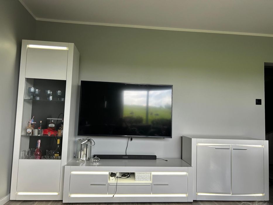 Meble do salonu z oświetleniem led