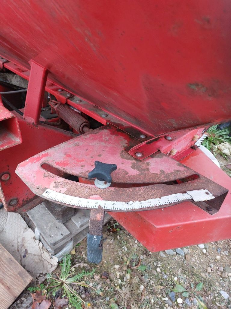Sprzedam rozsiewacz Kuhn