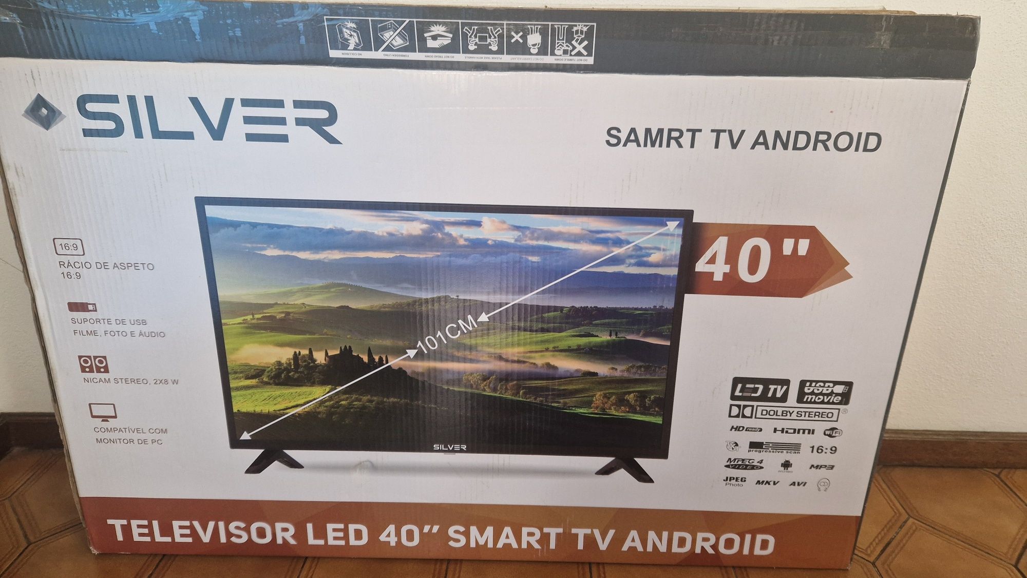 Smart TV Silver 40" Ecra partido