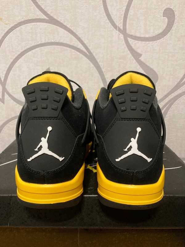 Jordan 4 Retro Thunder R.40