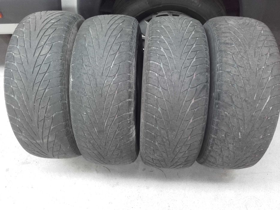 Vendo Pneus Typhoon 255/65R16