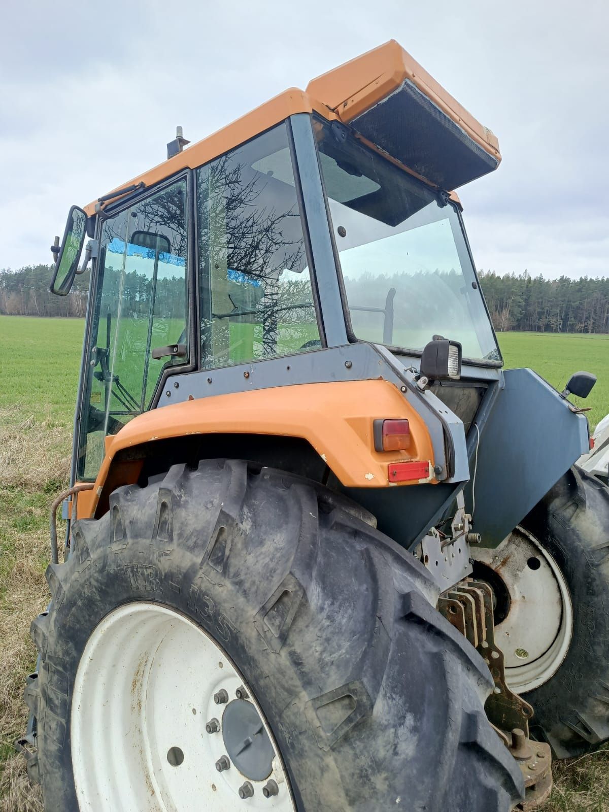 Kabina Do ciągnika Renault 103.54/ 103.14 / 95.14  itp