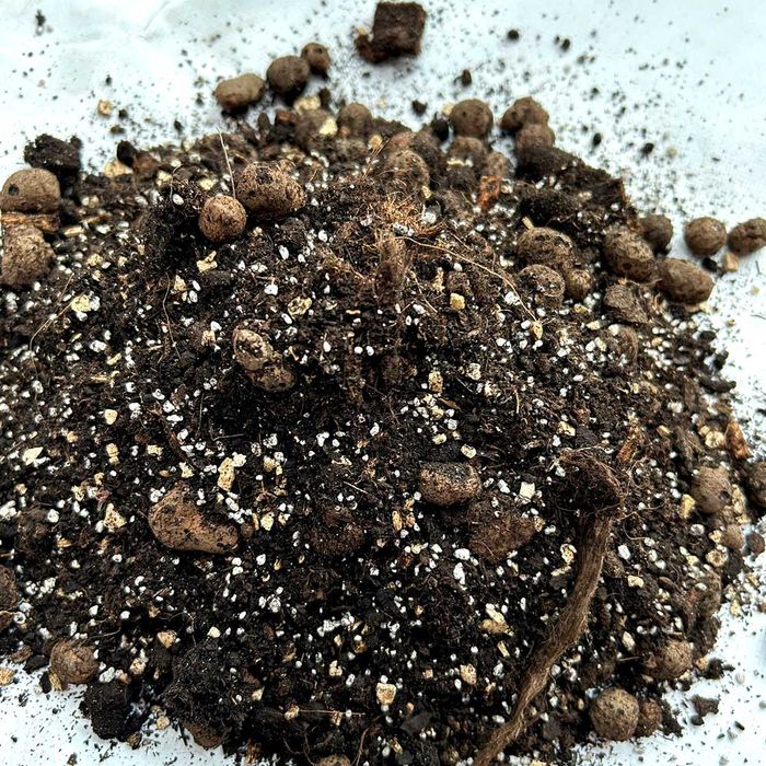 Ziemia kwiatowa ogrodowa podłoże pod trawnik kora obornik bydlęcy torf