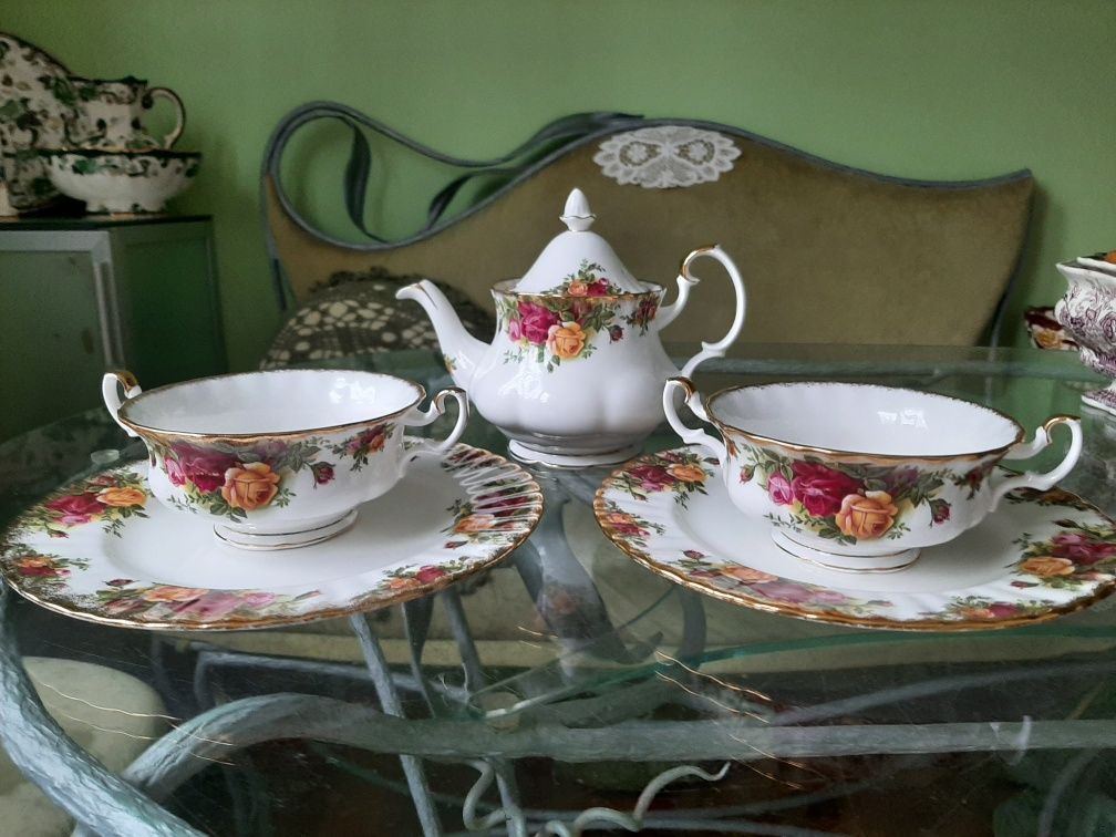Бульйонница ,тарелки  из английского фарфора "Royal Albert"