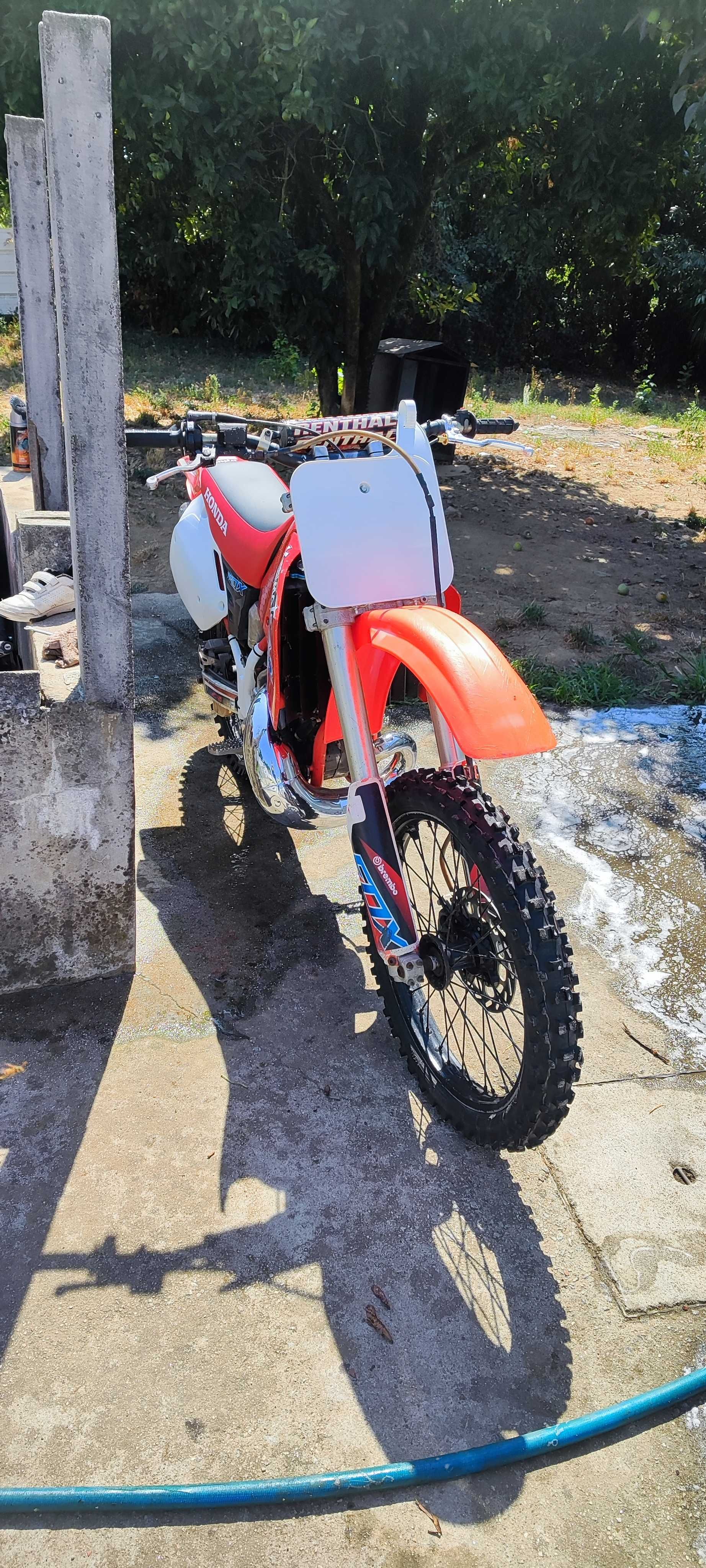 CR 250 2t de 96 pronta a andar revisão feita peneus novos