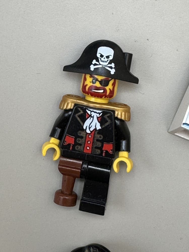 Figurki i elementy Lego z serii Pirates