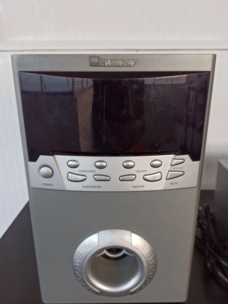 Subwoofer surround 5 colunas Clatronic