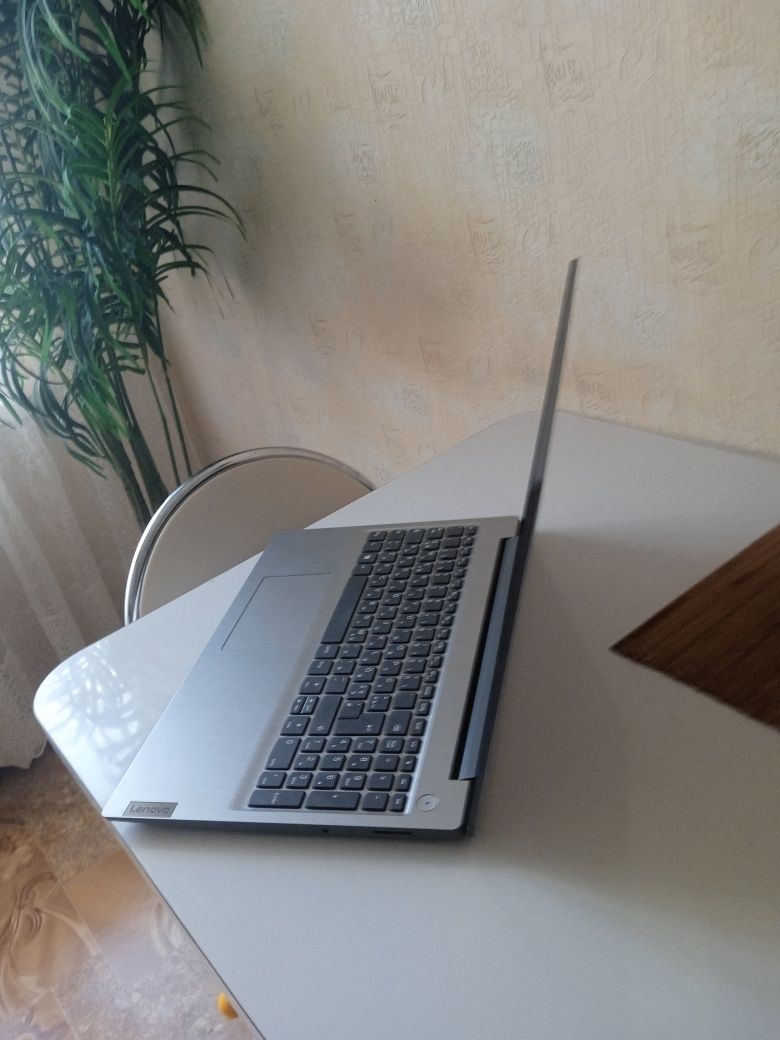 Ноутбук Lenovo IdeaPad 3