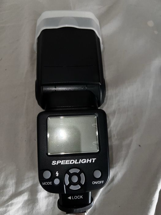 Flash DSLR Triopo SpeedLight TR-950