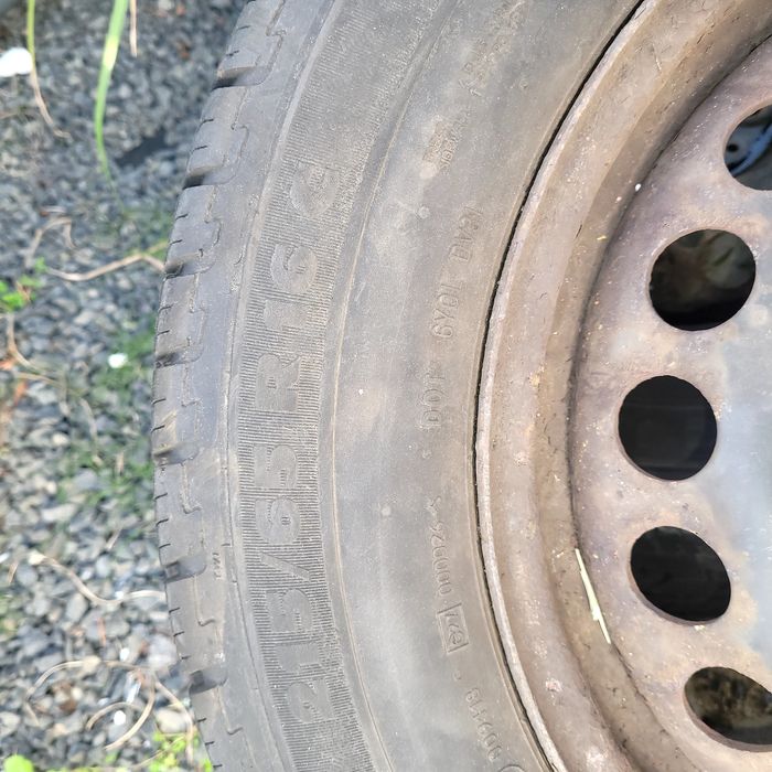 Sprzedam  dwa koła z Oponami