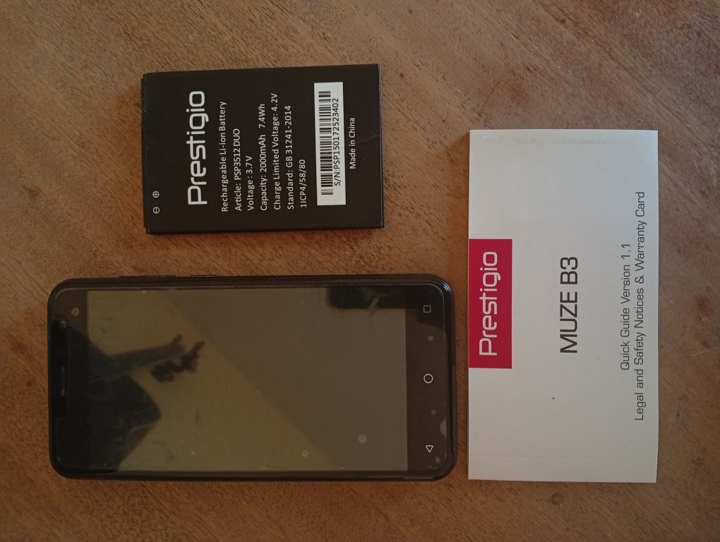 Телефон на деталі Prestigio Muze B3