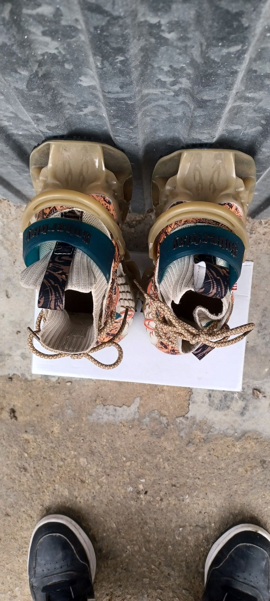 Vendo este par de tenis