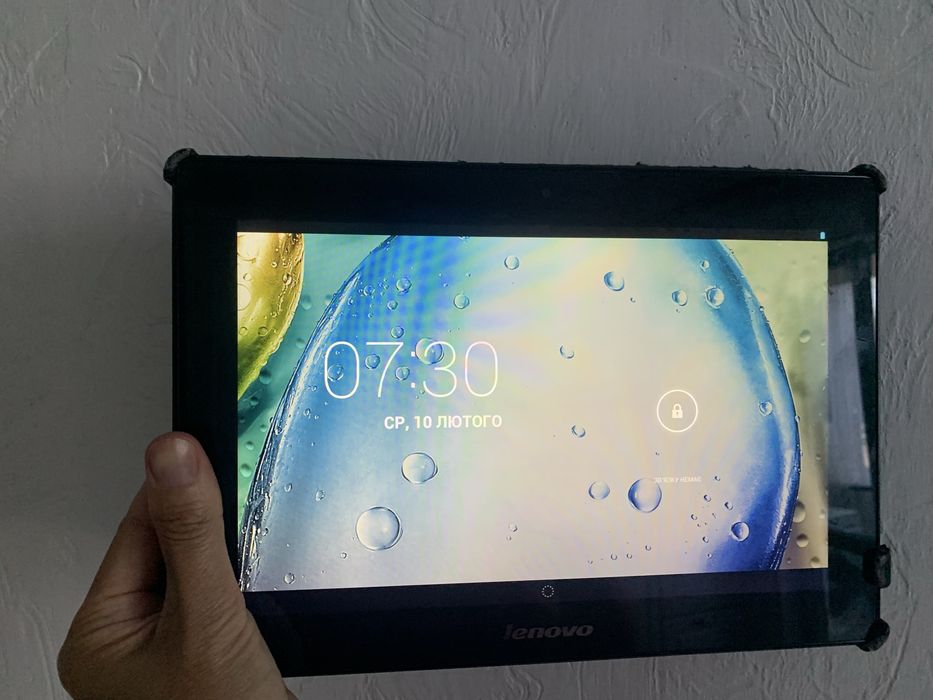 Планшет Lenovo з чохлом і зарядкою