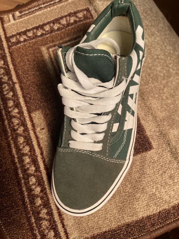 Продаж кедів Vans