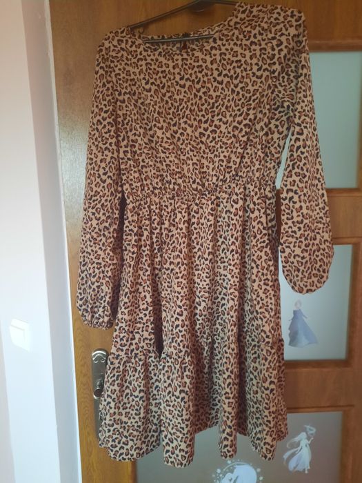 Luźna sukienka w panterke M