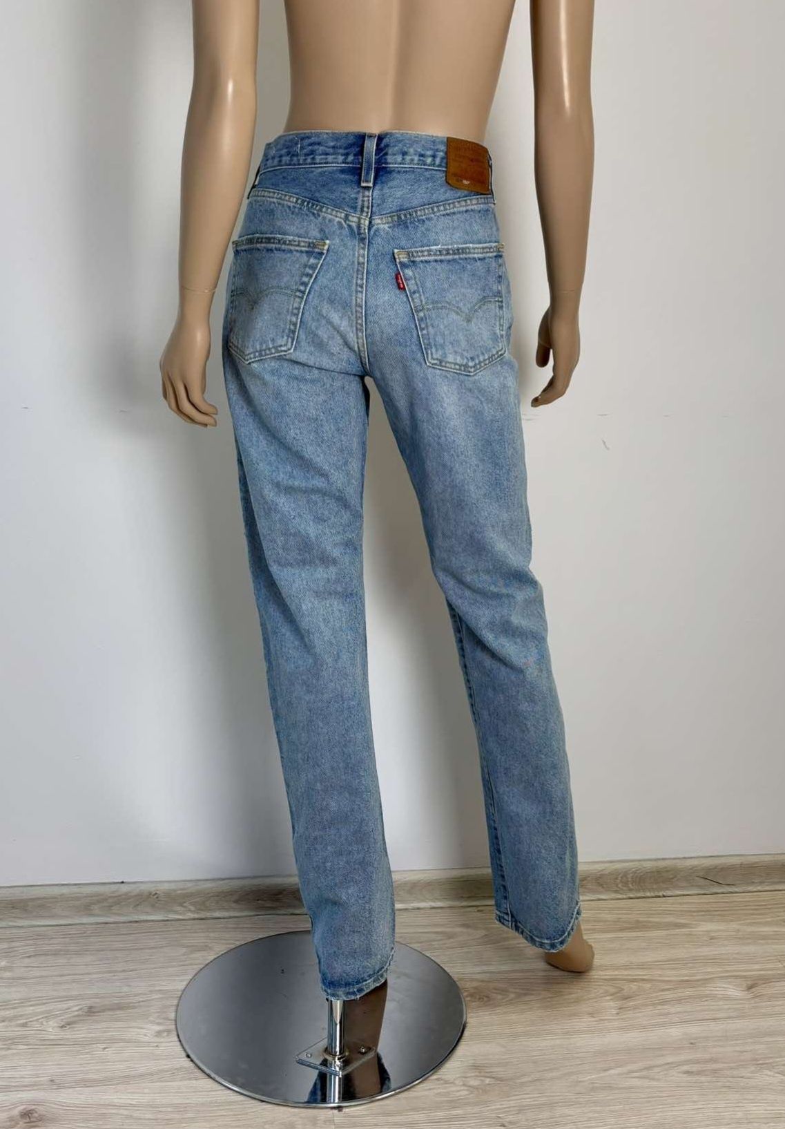 Levi's 501 90's  jeansy damskie W26 L32
rozmiar W26 L32
Kolor:jasny ni