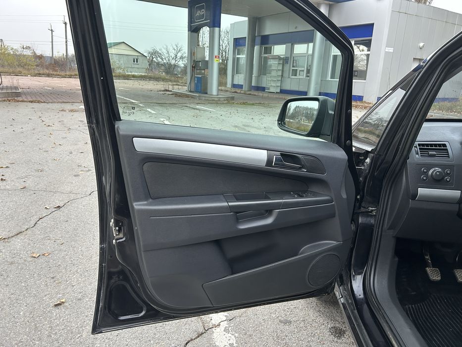 Opel zafira 2010 1.9tdi