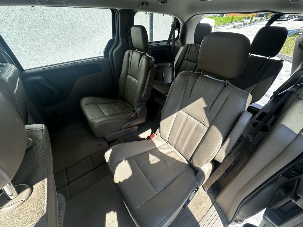 Chrysler town and country  2016