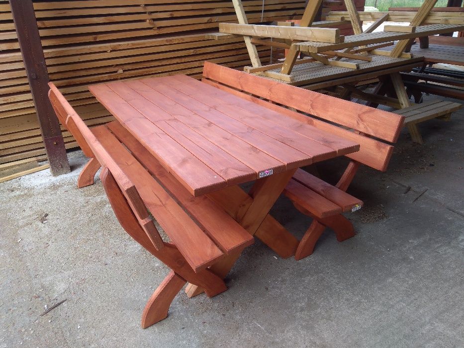 Nowe meble ogrodowe, stół i ławki z drewna o długości 200 cm