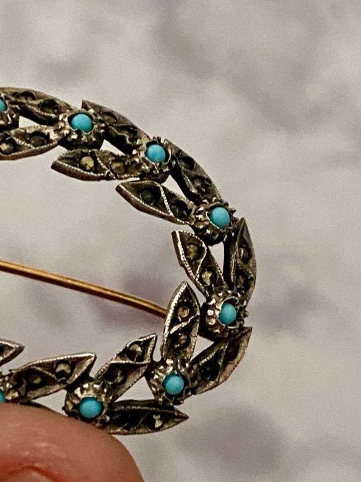 Alfinete de Prata e Ouro com Pedraria Azul